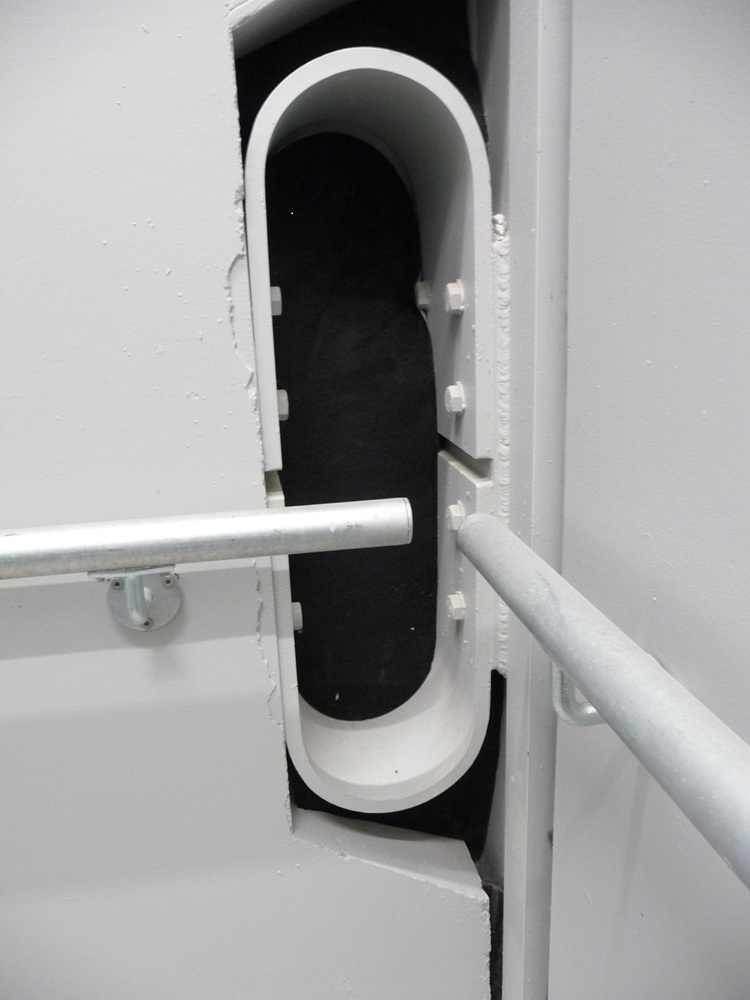 A picture containing indoor, dirtyDescription automatically generated